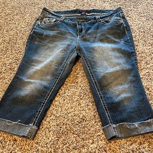 Amethyst capris size 16